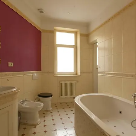 Daire Filip's Palace Luxurious *